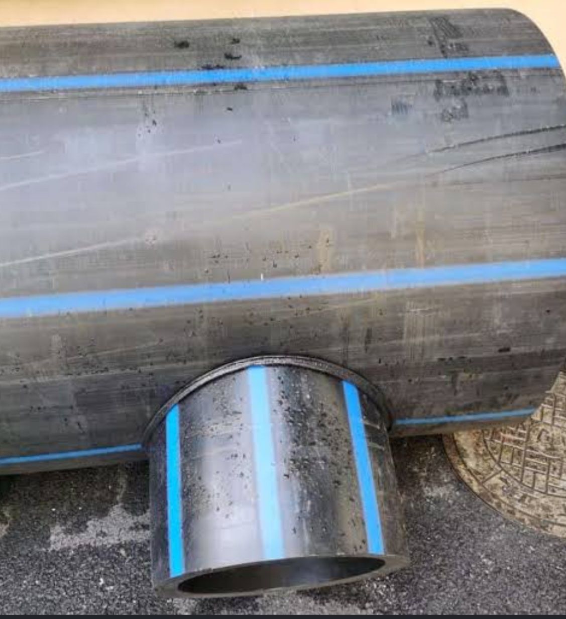 HDPE pipe tee fitting, water-rated blue stripe